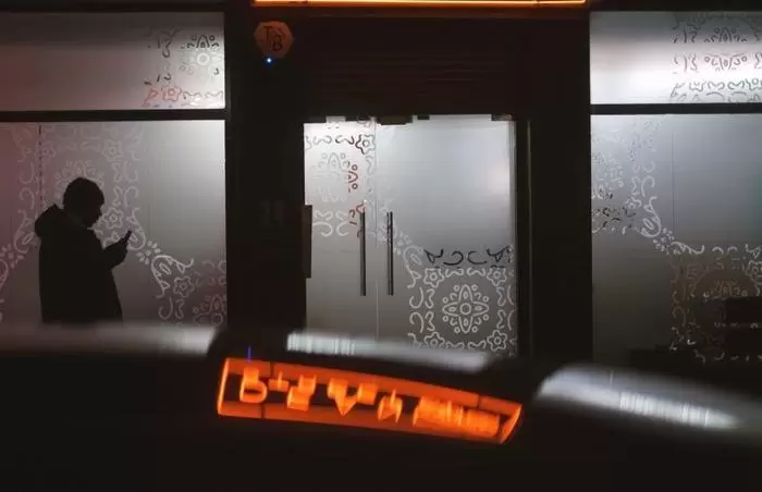 夜晚街拍教你拍出迷幻的都市空间 夜晚街拍教你拍出迷幻的都市空间