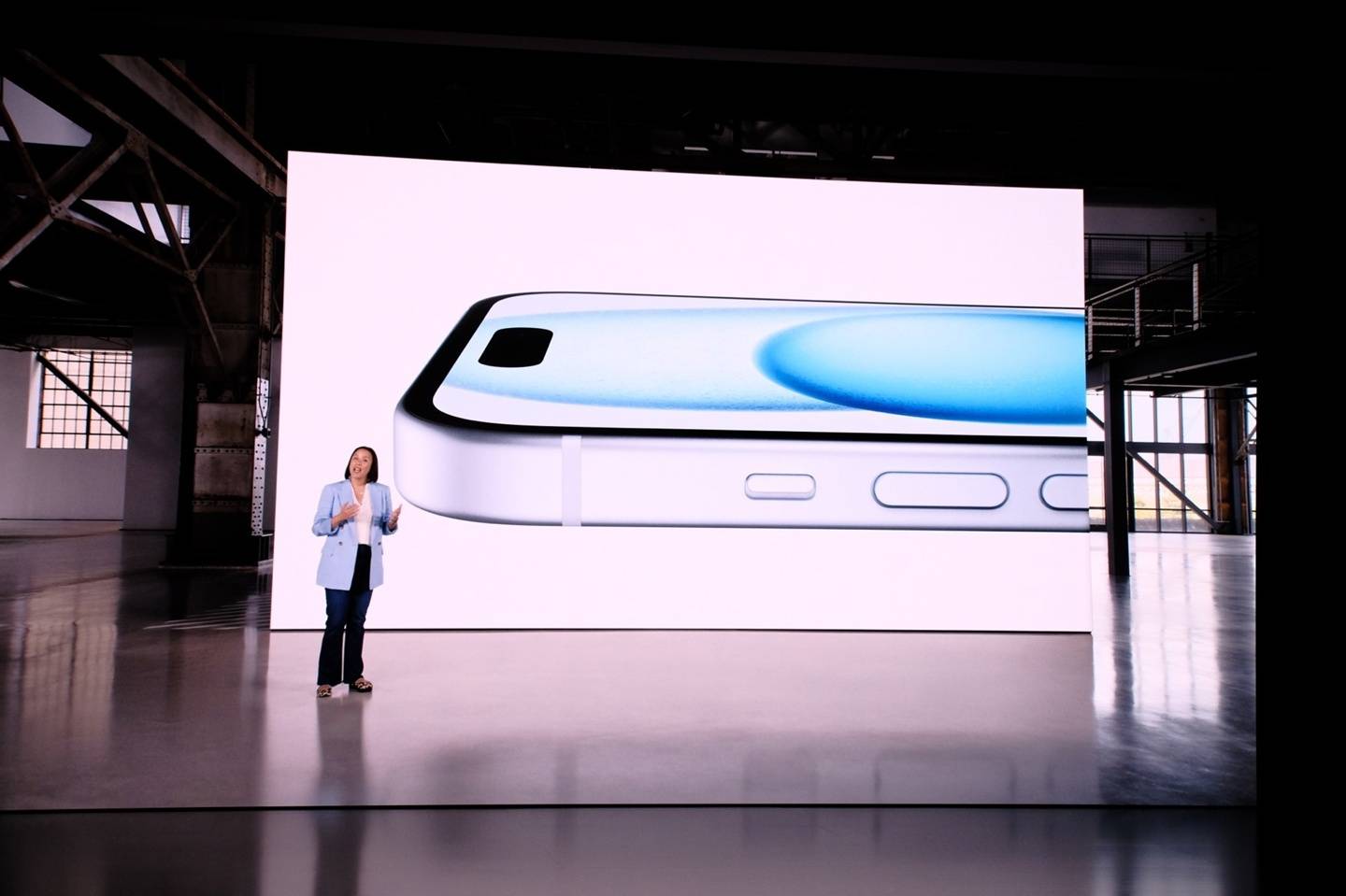 20230912184251769 苹果发布 6.1/6.7 英寸 iPhone 15 标准机型,起售价 799/899 美元