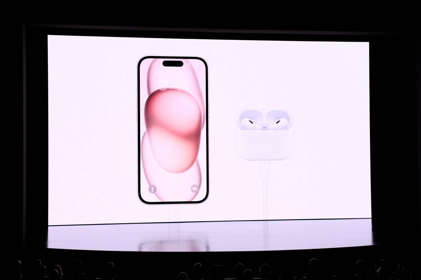 20230912184258327 苹果发布 6.1/6.7 英寸 iPhone 15 标准机型,起售价 799/899 美元